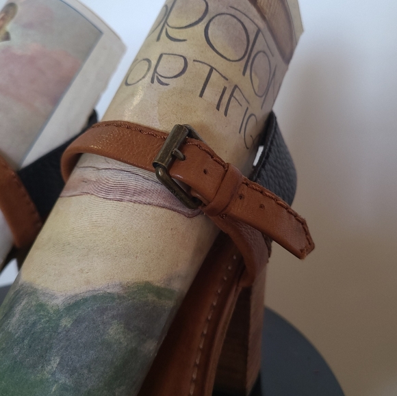 Frye - Black and Brown Leather Block Heeled Sandal - Size 9 - Picture 4 of 11